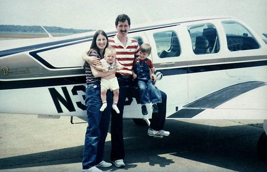 N336SEsm.jpg - The kids were very young on this trip from Wichita to Tullahoma to Atlanta to Champagne to Minneapolis to Benson to Wichita again! This photo was shot in Tullahoma on 6/28/1984